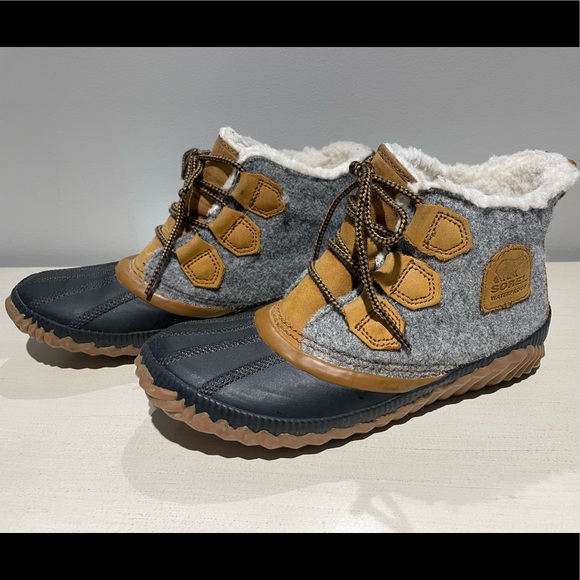 Women’s Sorel Out ‘N About Plus boots, size 6 - Picture 1 of 7